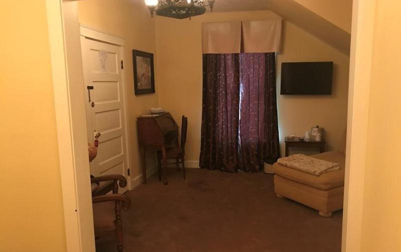 Ye Olde English Inn Hollister Εξωτερικό φωτογραφία